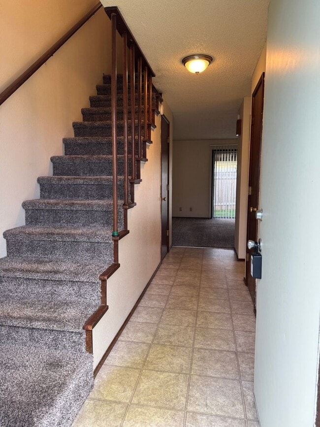 Photo - Updated 2 bedroom 1 1/2 bath duplex in Springfield!