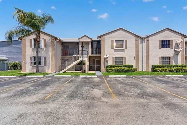 Photo - 889 Hamilton Dr Unit 889D