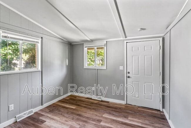 Building Photo - 1300 S Appleton Ave Unit A