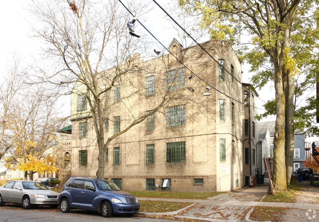 Photo - 200 N State St