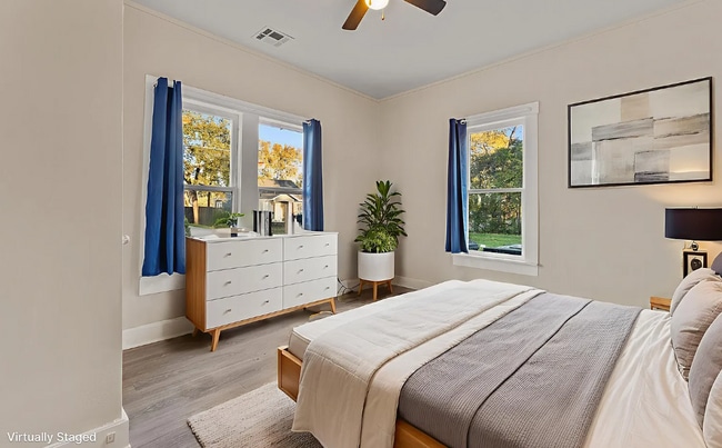 Photo - 504 Lottie St