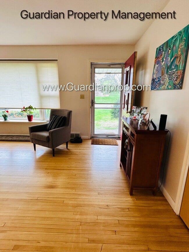 Photo - Edina Single Family Home, 2 Car Garage, Dishwasher, Hardwood Floors, Available January/Feb