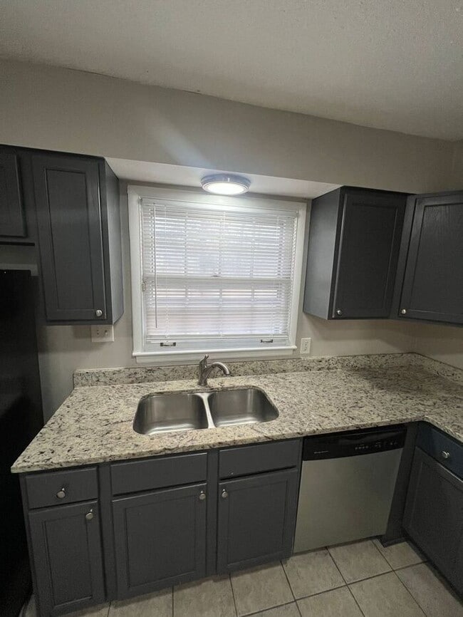 Photo - NOW READY!!! 3 bed 1.5 bath TOWNHOME!!