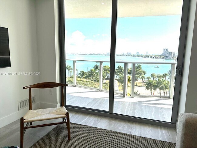 Photo - 488 NE 18th St Unidad 606