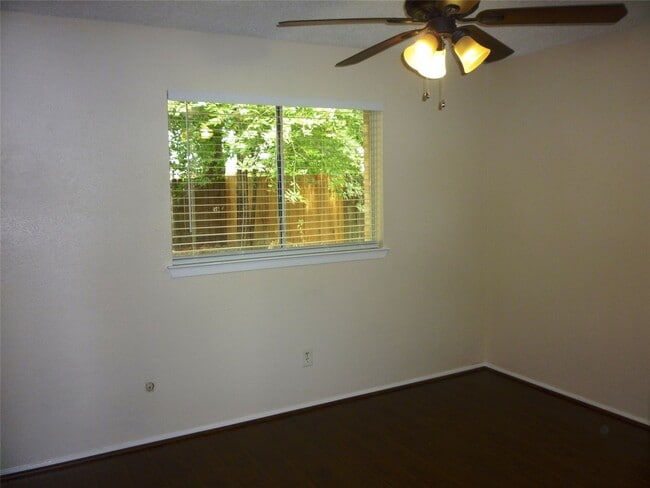 Building Photo - 7207 Grackle Dr