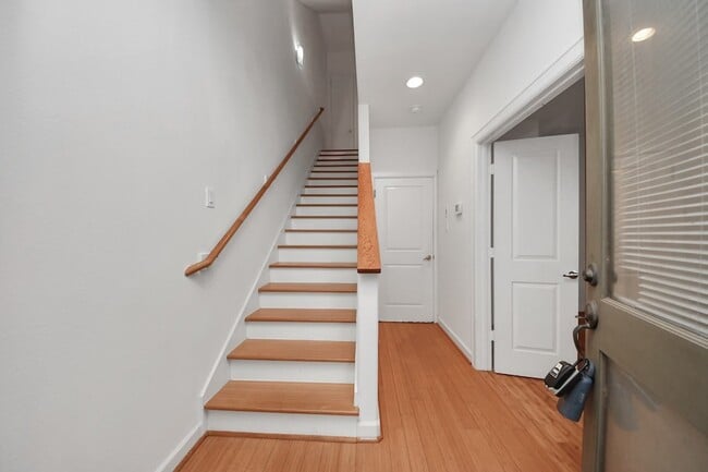 Photo - 1403 Delano St Unit 6