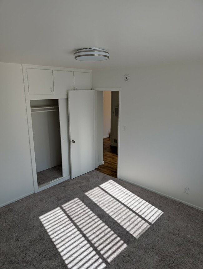 Segundo dormitorio - 4427 Cartwright Ave Unidad 4