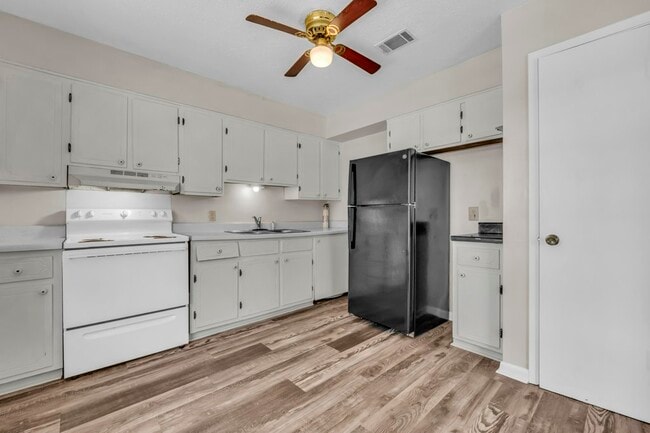 Photo - 501 Brooks Rd