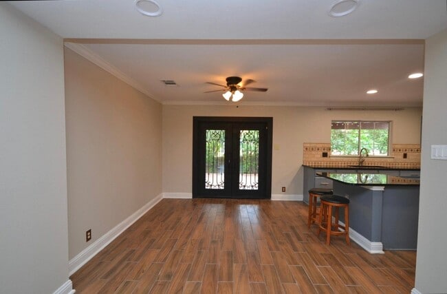 Photo - 9543 Summerbrook