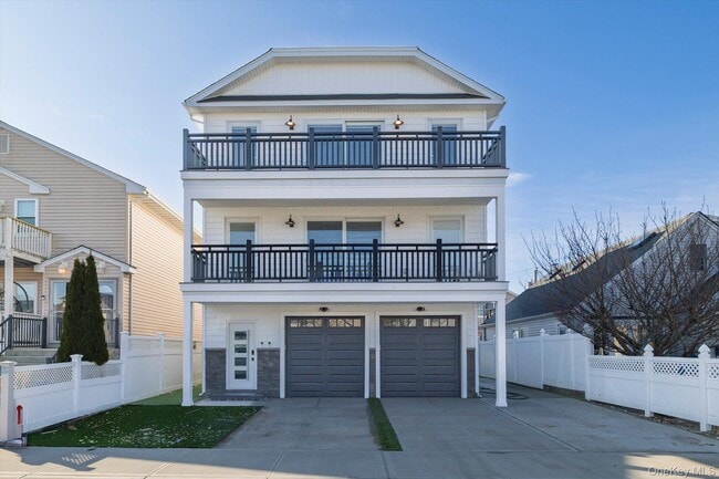 Building Photo - 550 E Harrison St