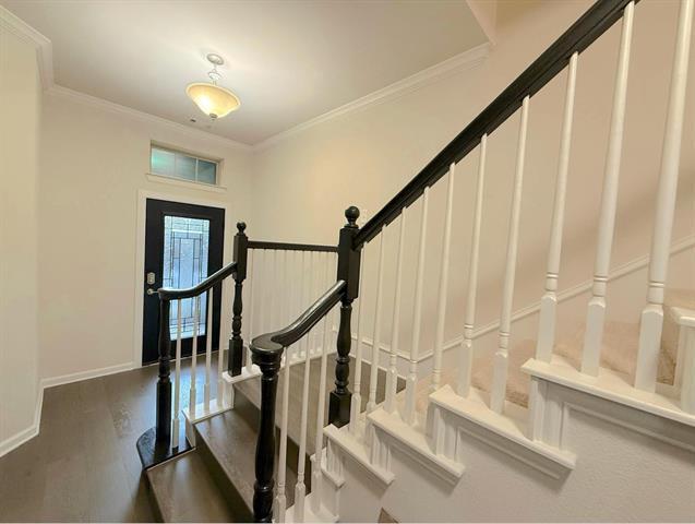 Building Photo - 6683 DeLeon St