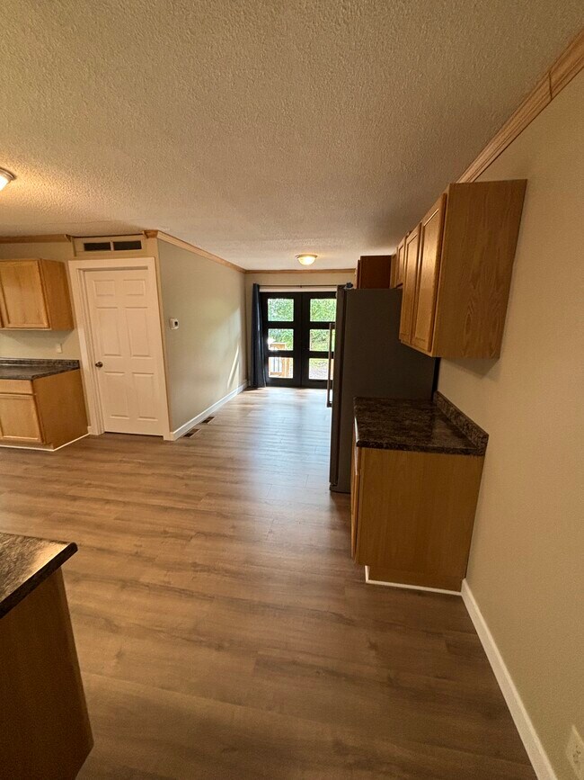 Dining - 221 Court Ave N Unit 2