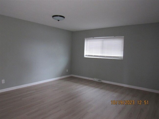 Photo - 113 E Apple St