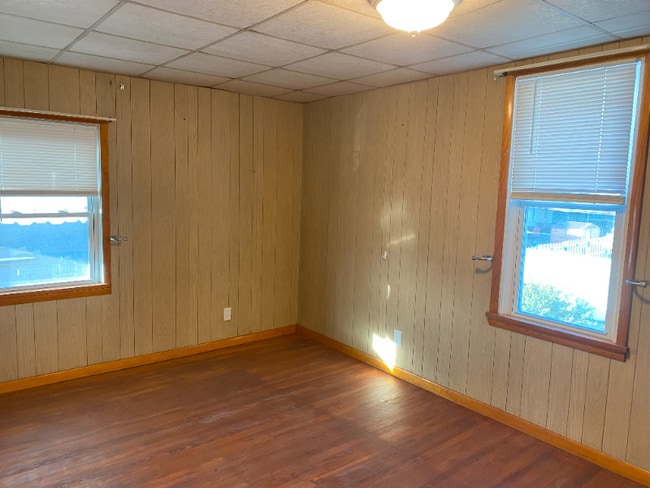 Photo - 605 Larch St