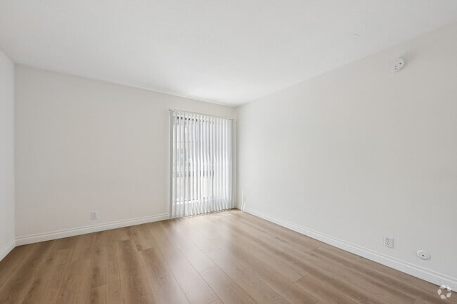 2BR, 2BA - 1100SF - Second Bedroom