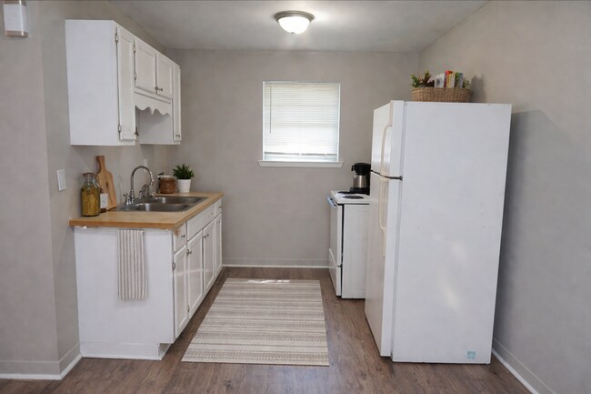 Photo - Charming 2 Bedroom Apartment Western Side of Birmingham Unit 1142 C