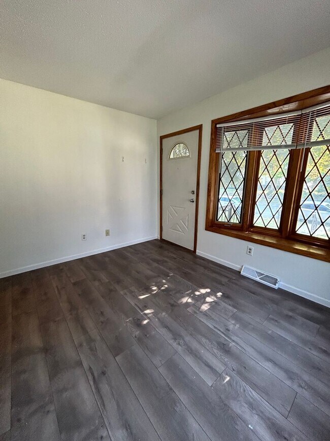 Photo - KK - 04 - Avon St Unidad 1543