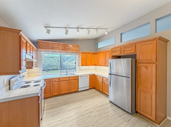 Photo - Stunning 3B/2BA Spacious House with Attached Garage and Large Yard in Clairemont!