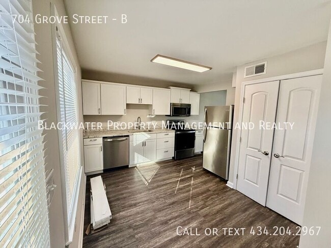 Photo - 704 Grove St Unidad B