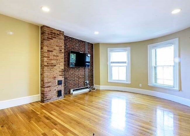 Building Photo - 15 E Springfield St Unit 4