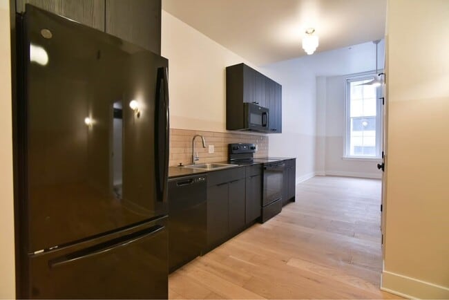 Photo - 30 W Broad St