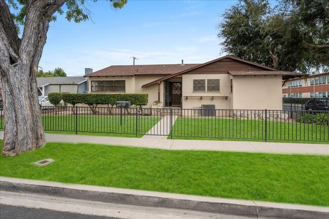 Updated Winnetka 3-Bedroom with Backyard a... - Updated Winnetka 3-Bedroom with Backyard a...