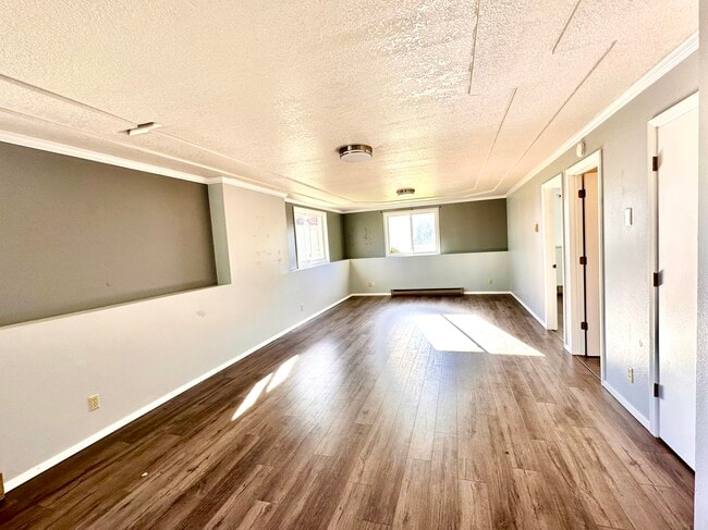 Photo - 1965 Mission Way S