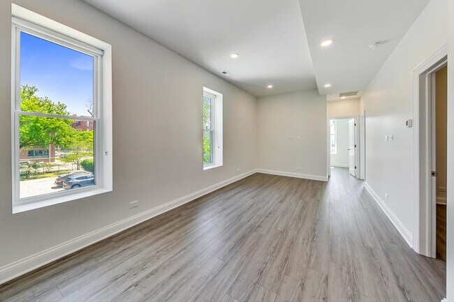 Photo - 2312 W Ohio St Unit 2S