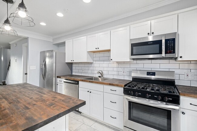 Photo - 885 Jaydee Ave