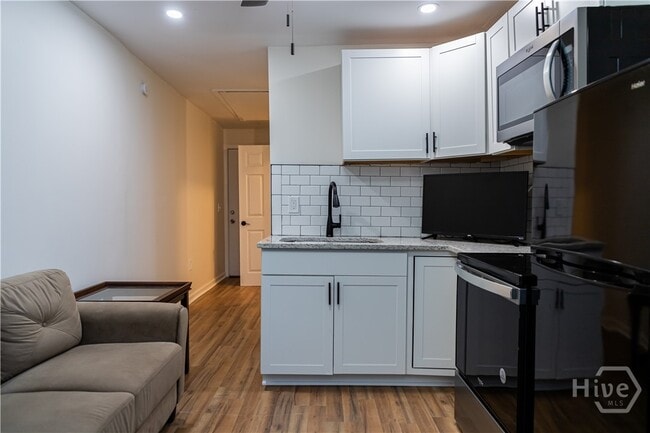 Building Photo - 217 Wesley St Unit B Rental
