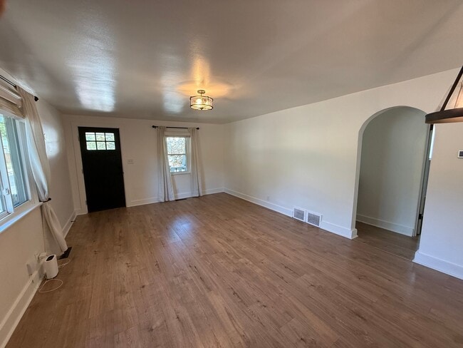 Photo - 498 W 2nd St