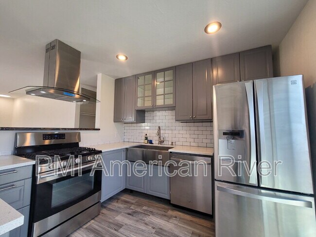 Photo - 881 Beardsley Dr