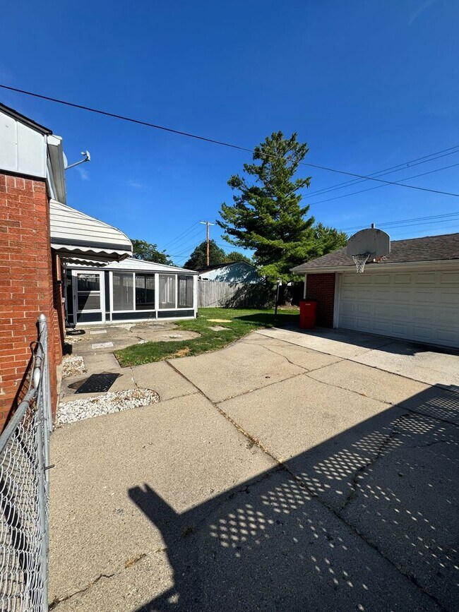 Photo - Charming Home in St. Clair Shores