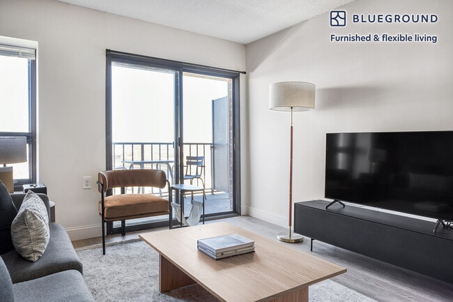 Photo - 270 Babcock St Unidad FL18-ID822