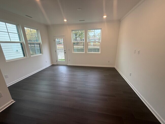 Photo - 1512 Crescent Townes Wy