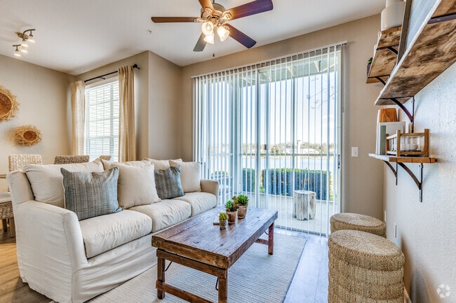 2HAB, 2BA - 1,082&nbsp;ft² - Lake House