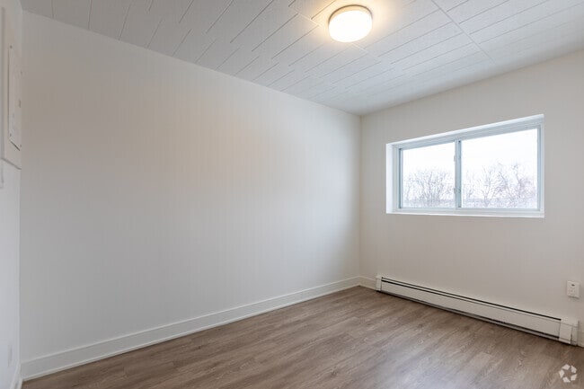 2BR, 1BA - 944SF - Dining Room