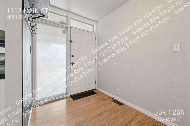 Building Photo - 1312 Main St