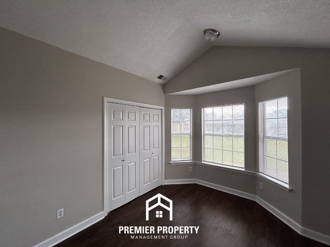 Photo - Charming 3BR/2BA Horn Lake Home | Vaulted Ceilings & Bay Window Kitchen