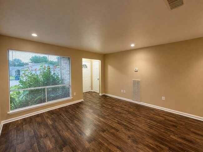 Photo - 615 Cole St