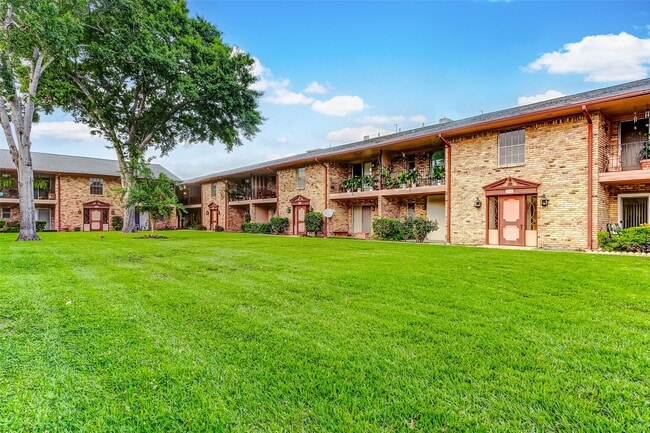 Building Photo - 7600 Burgoyne Rd Unit 159