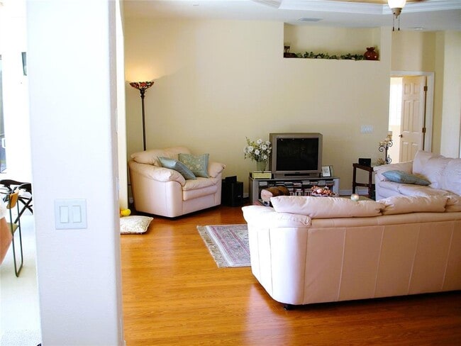 Photo - 2624 Abbotsford St