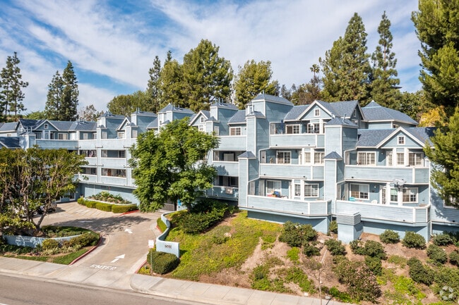 1501 N Brea Blvd