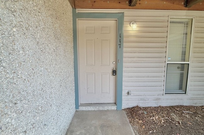 Building Photo - AVAILABLE NOW! (Pet Friendly) Unit 117