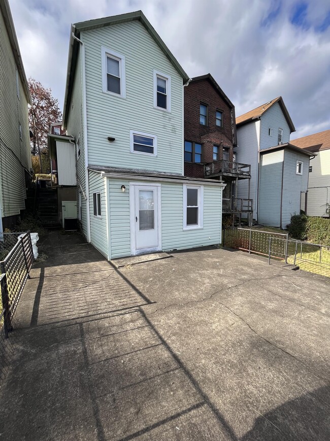 Building Photo - 1511 Ridge Ave