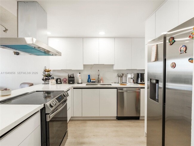 Building Photo - 1825 W 44th Pl Unit 1205