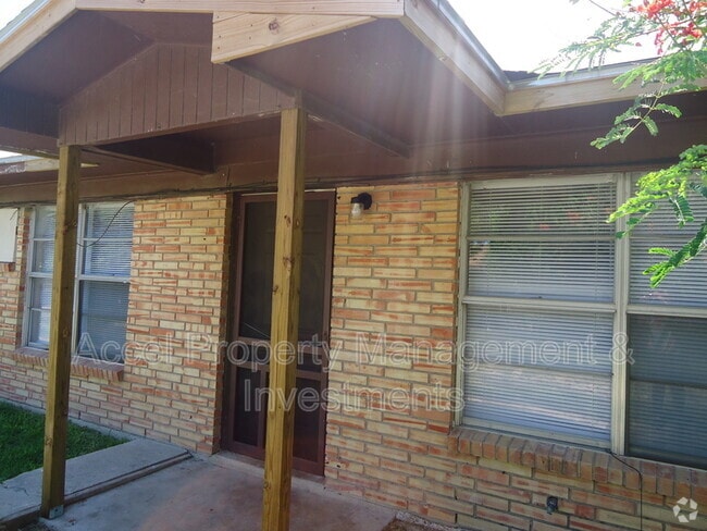 Building Photo - 2401 Gumwood Ave Unit 4 Rental