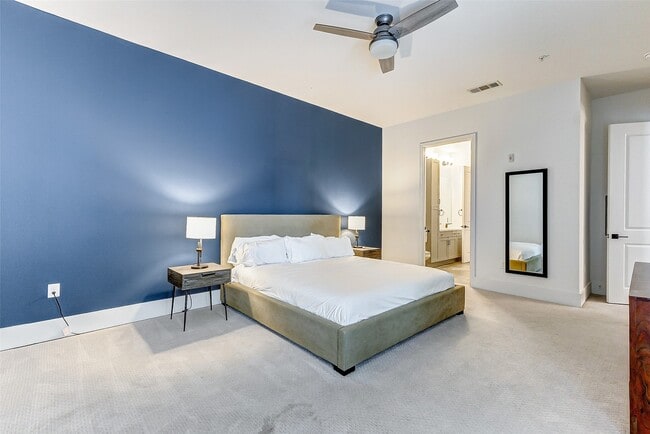 Building Photo - 1508 Blodgett St Unit 306