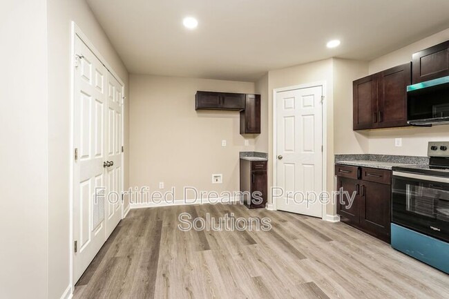 Photo - 1836 4th St E