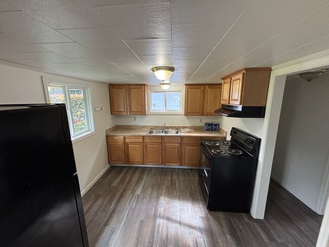 Building Photo - R539- 547 Mary Street Unit #539